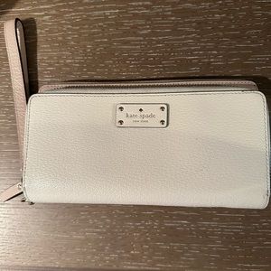 Kate Spade wristlet wallet